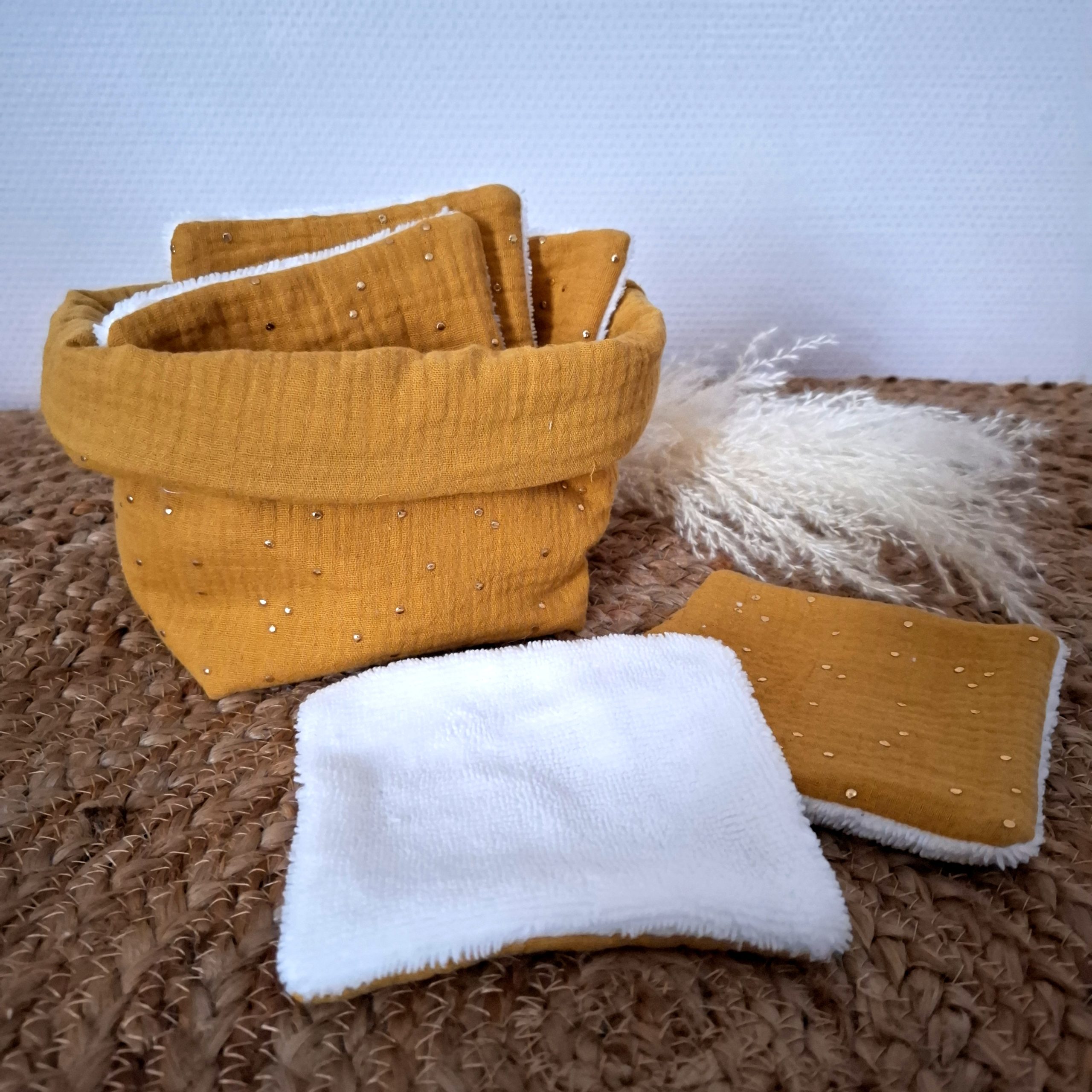 Panière avec lingettes coton double gaze pois dorés couleur jaune