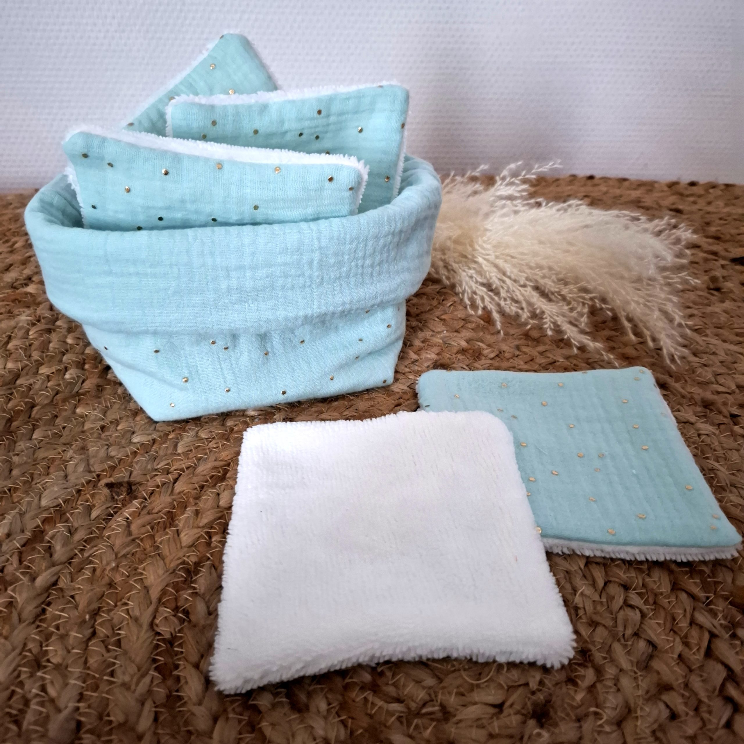 Panière avec lingettes coton double gaze pois dorés couleur bleu menthe