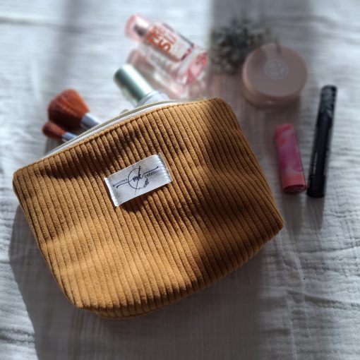 Petite trousse zippée en velours côtelé couleur camel