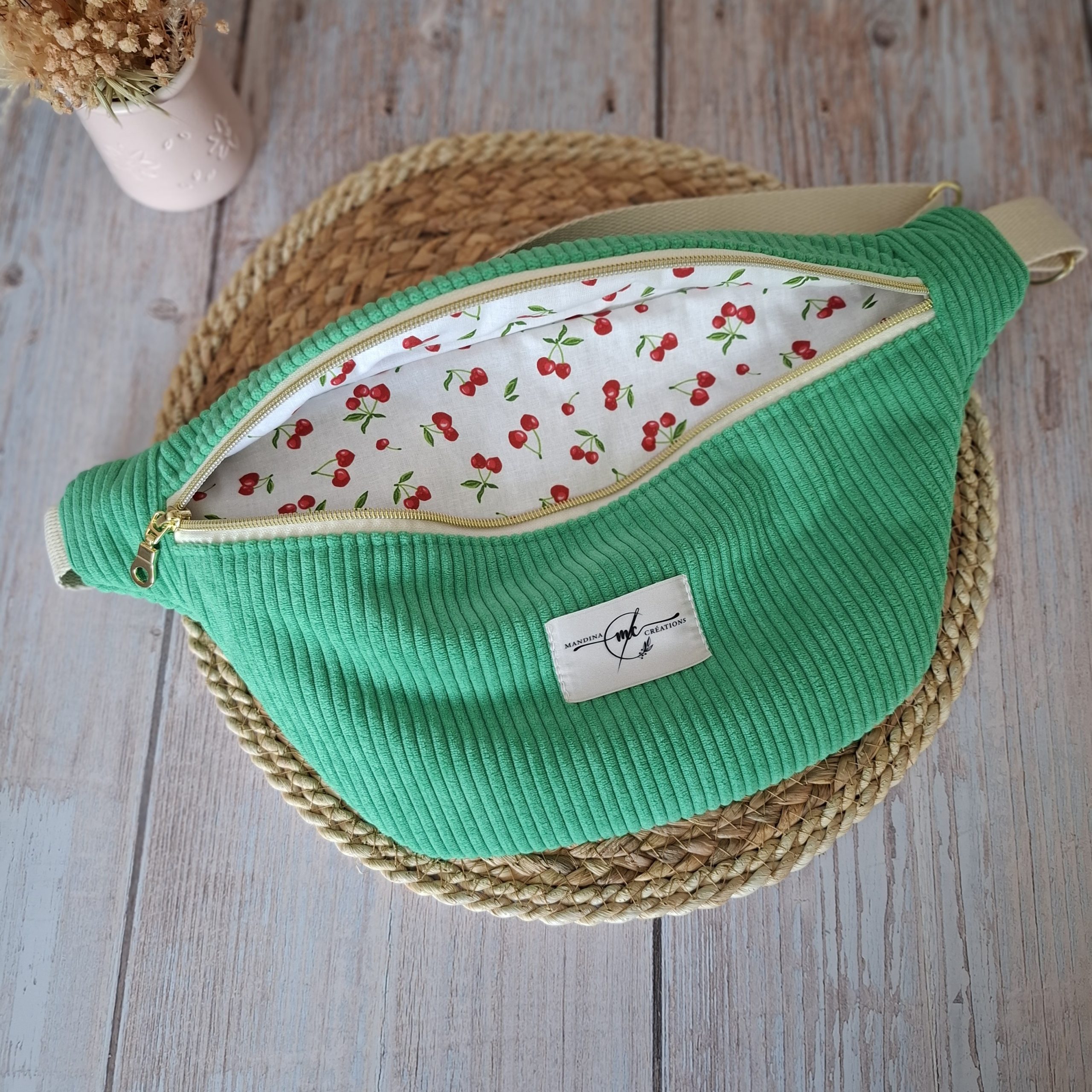 Sac banane velours côtelé vert prairie doublure cerise
