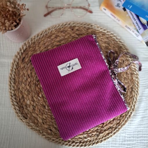 pochette pour livre de poche velours côtelé huggy aubergine