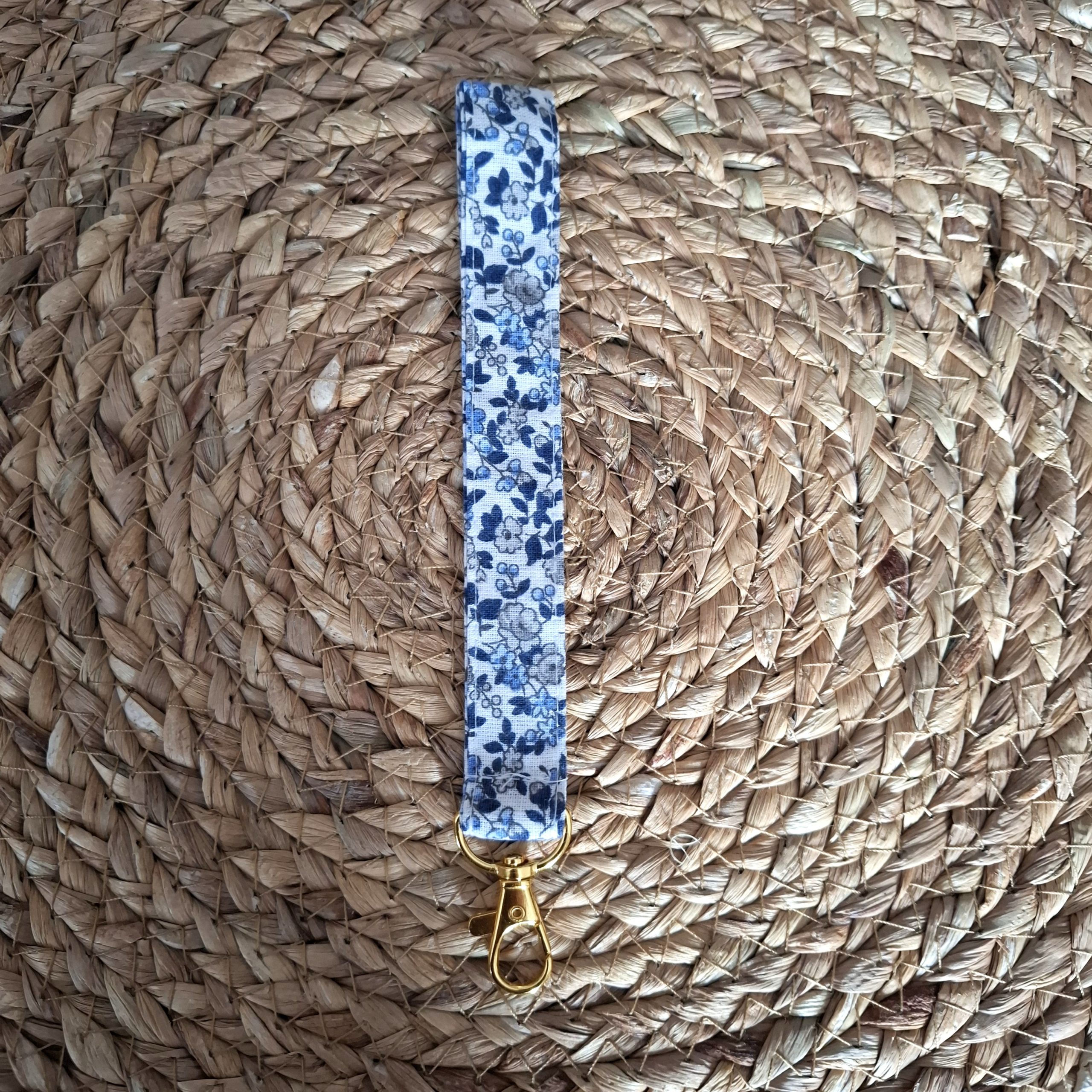Porte clé dragonne tissus Léonie bleu et gris