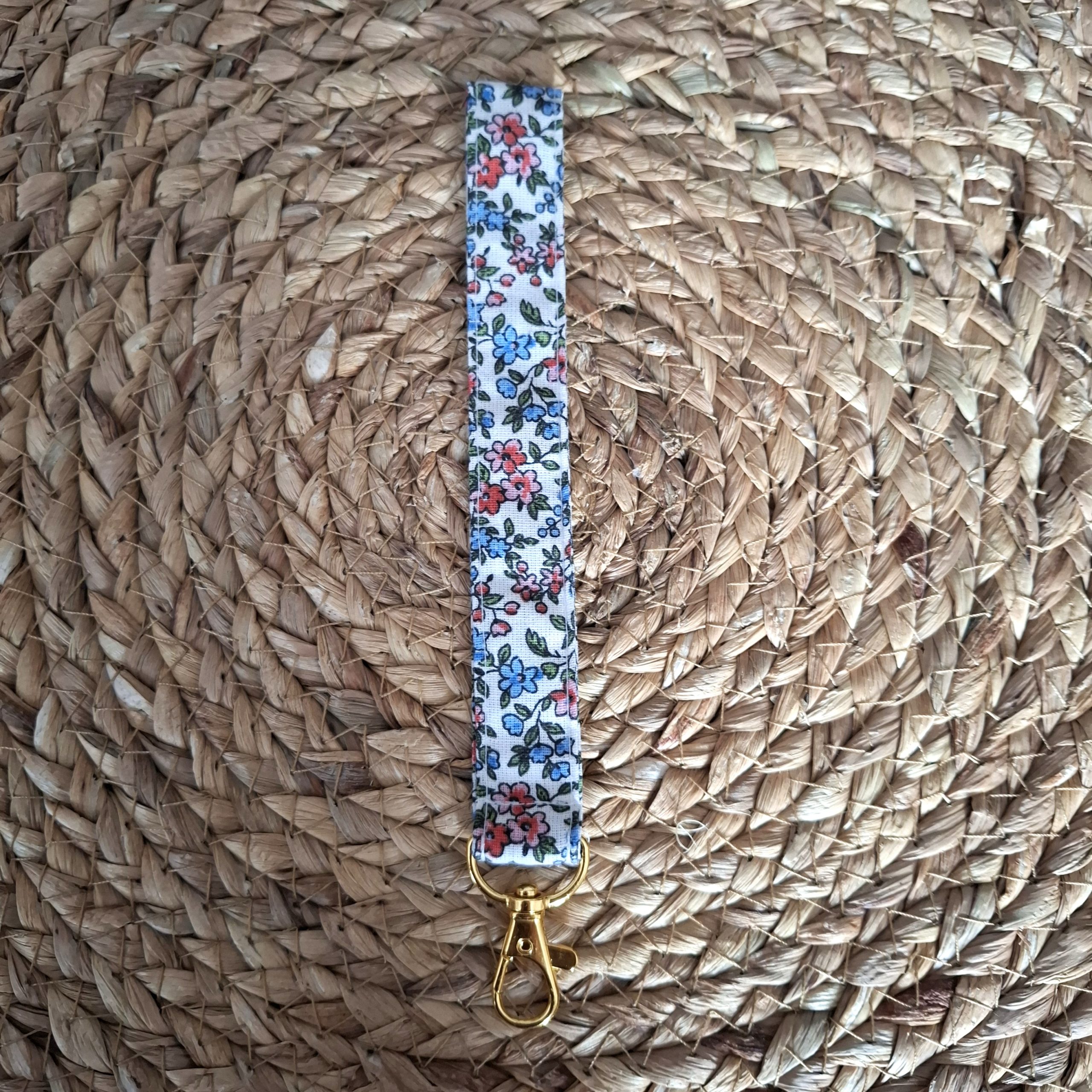 Porte clé dragonne tissus Léonie bleu et rose
