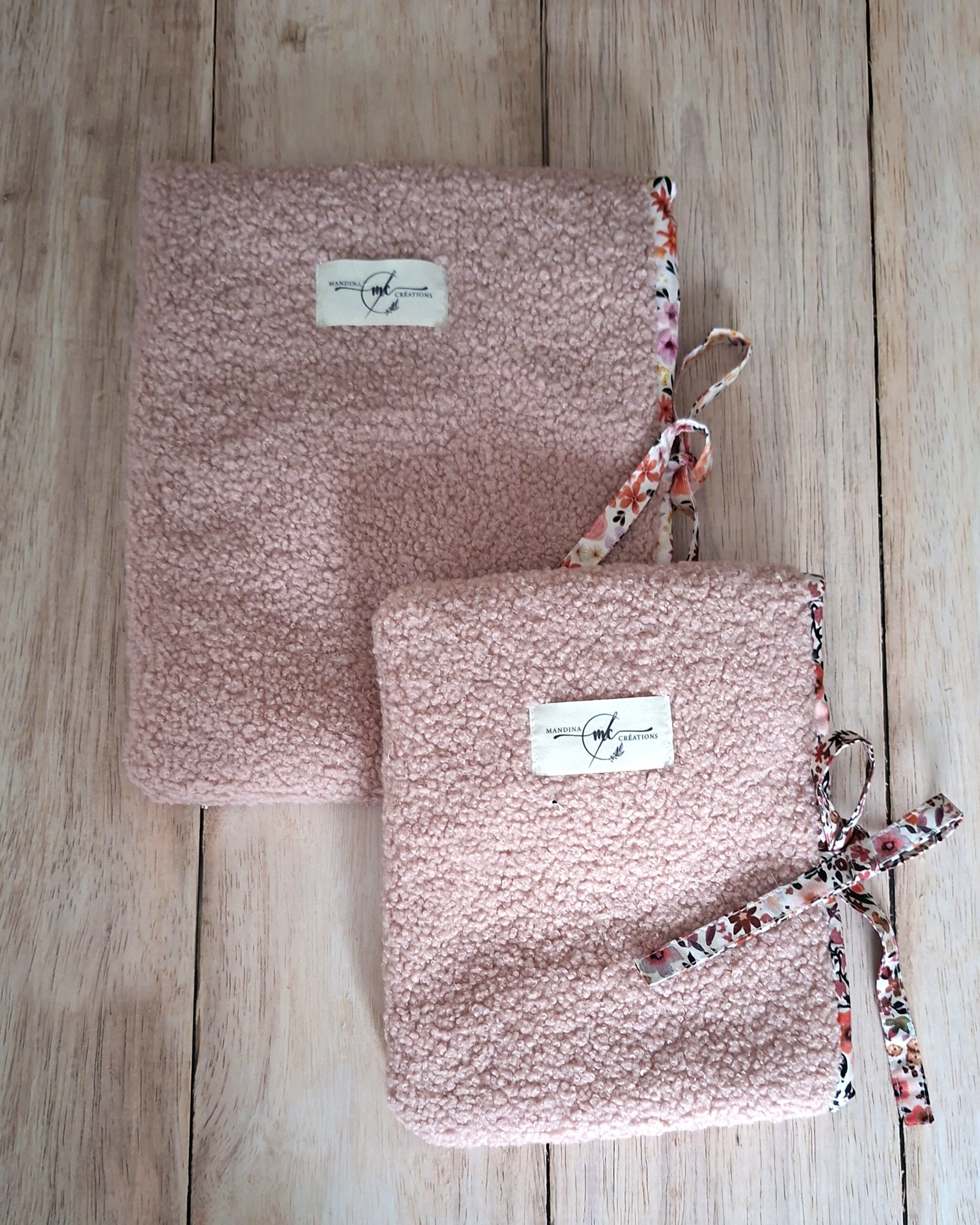 format pochette livre bouclette rose